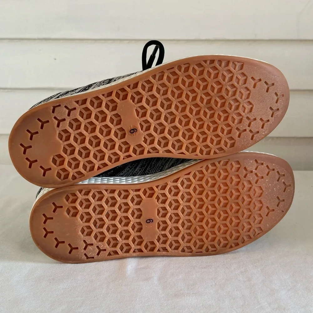 J Slides Urban Support‎ Black and White Knit Sneakers Sz 6